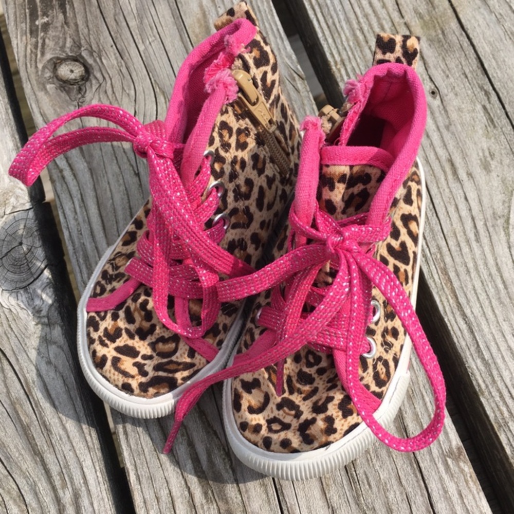 - Circo Sz 6 Leopard Print Zip-Up Sneakers! EUC!